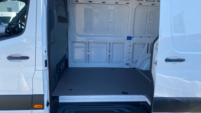 Mercedes-Benz Sprinter 315Cdi L2 Diesel Rwd 3.5t H2 Pro Van 9G-Tronic - Image 12